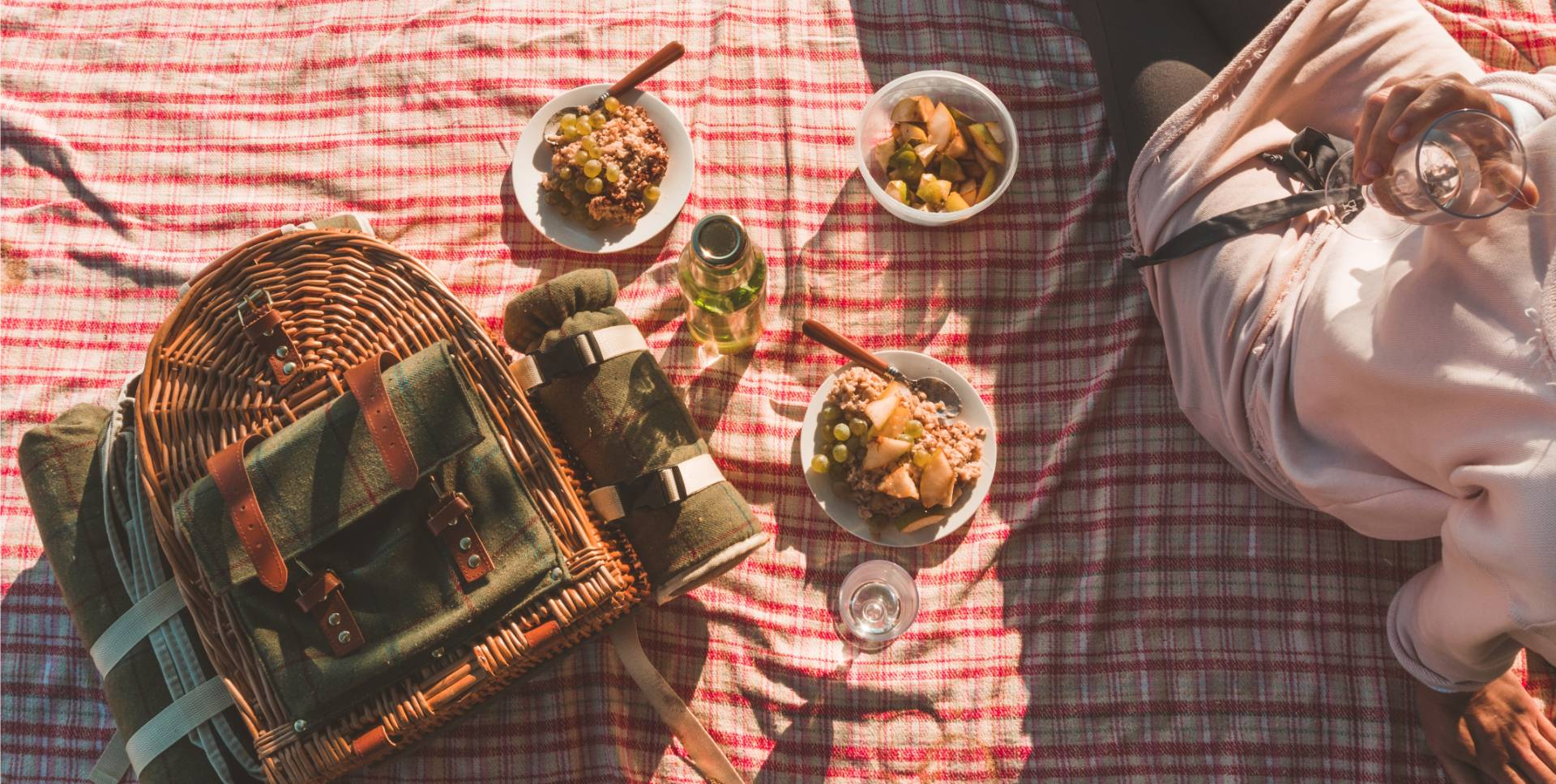 What to Pack in your Okanagan Heli Picnic Basket